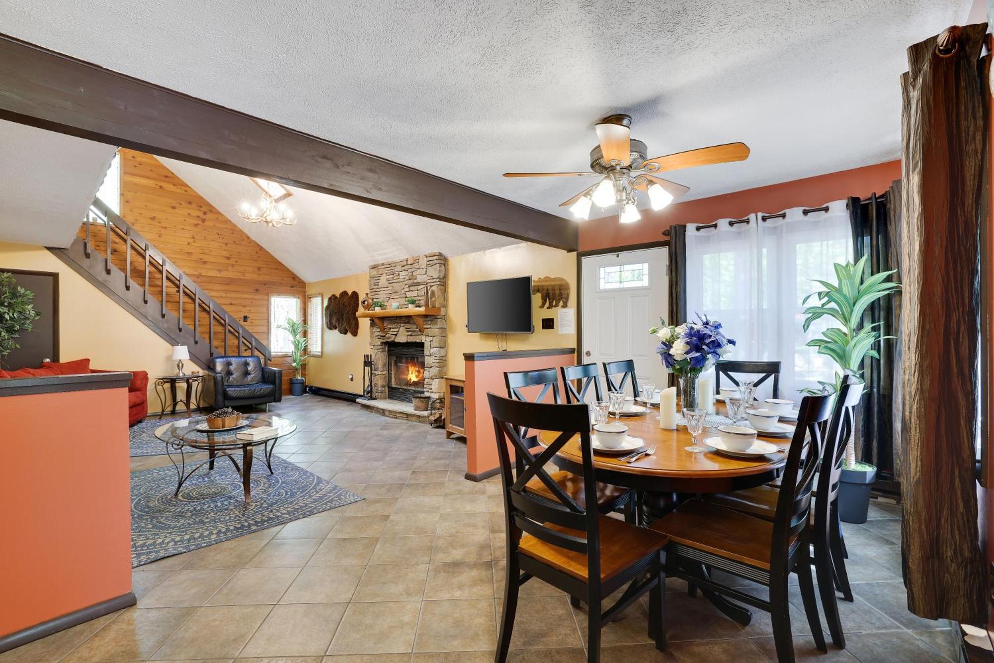 Chalet Renovated Near Casino, Camelback , Kalahari 4Bdrms Firepit Hot Tub Game Room Tobyhanna Экстерьер фото