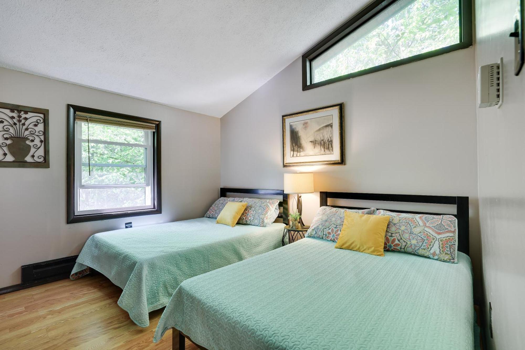 Chalet Renovated Near Casino, Camelback , Kalahari 4Bdrms Firepit Hot Tub Game Room Tobyhanna Экстерьер фото