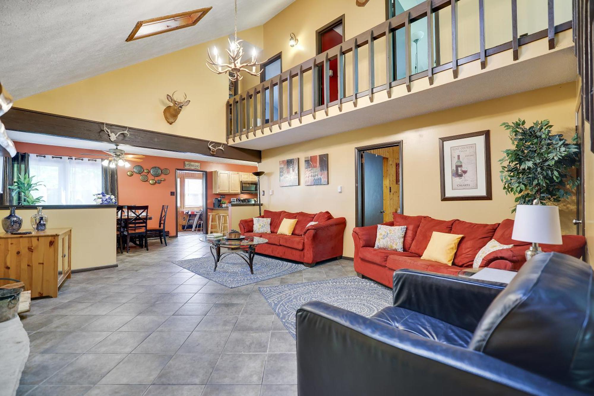 Chalet Renovated Near Casino, Camelback , Kalahari 4Bdrms Firepit Hot Tub Game Room Tobyhanna Экстерьер фото