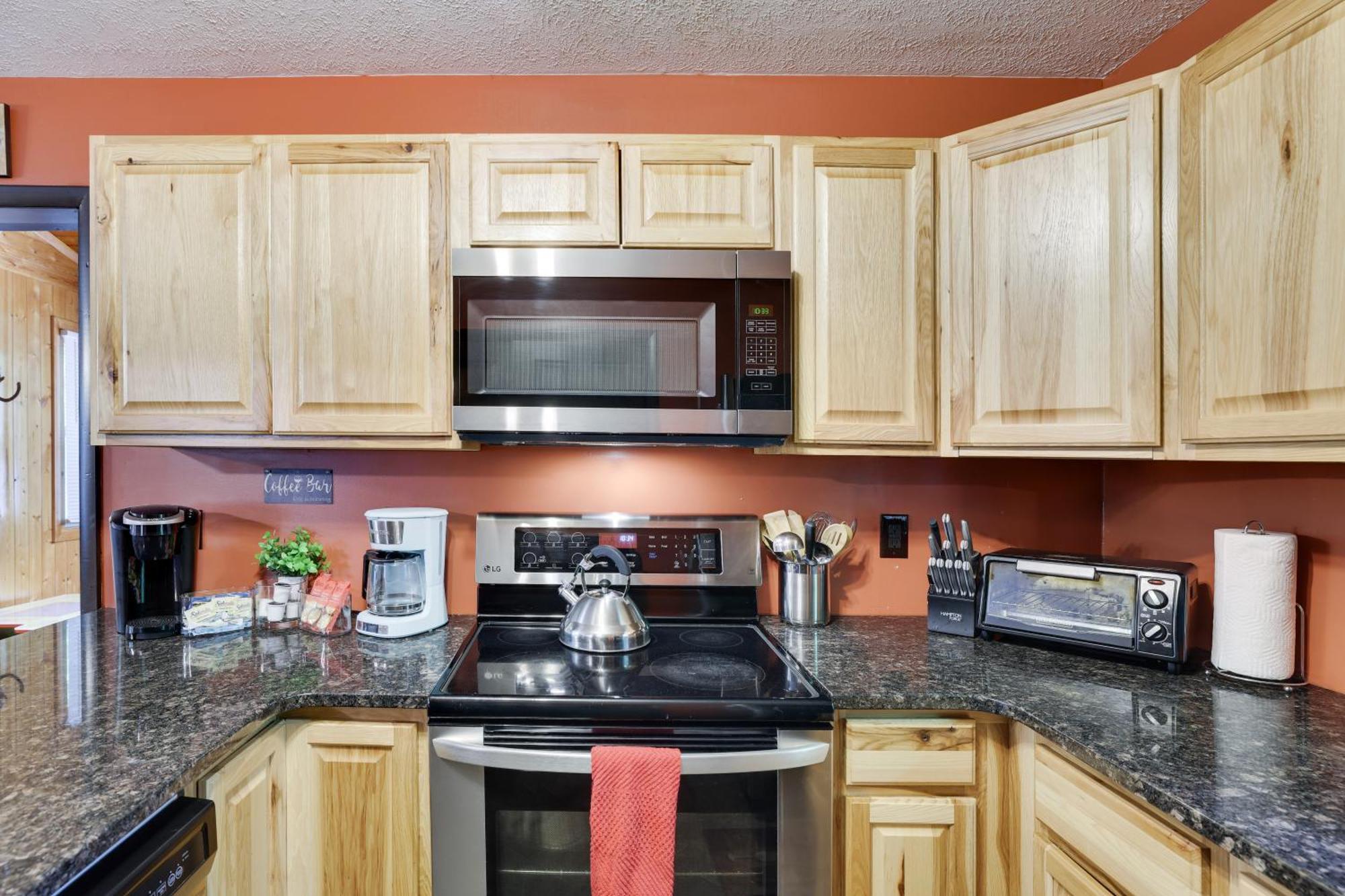 Chalet Renovated Near Casino, Camelback , Kalahari 4Bdrms Firepit Hot Tub Game Room Tobyhanna Экстерьер фото