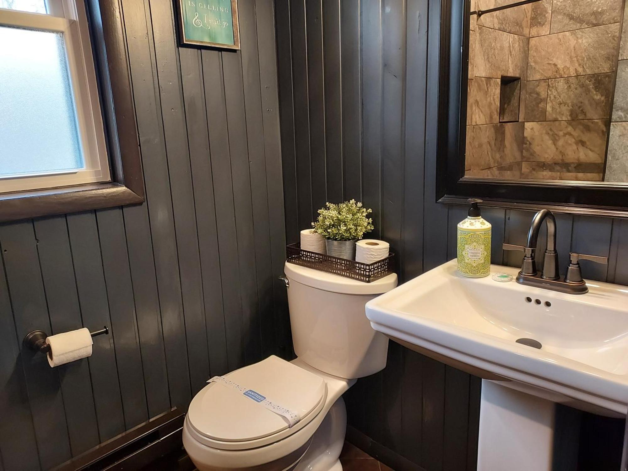 Chalet Renovated Near Casino, Camelback , Kalahari 4Bdrms Firepit Hot Tub Game Room Tobyhanna Экстерьер фото